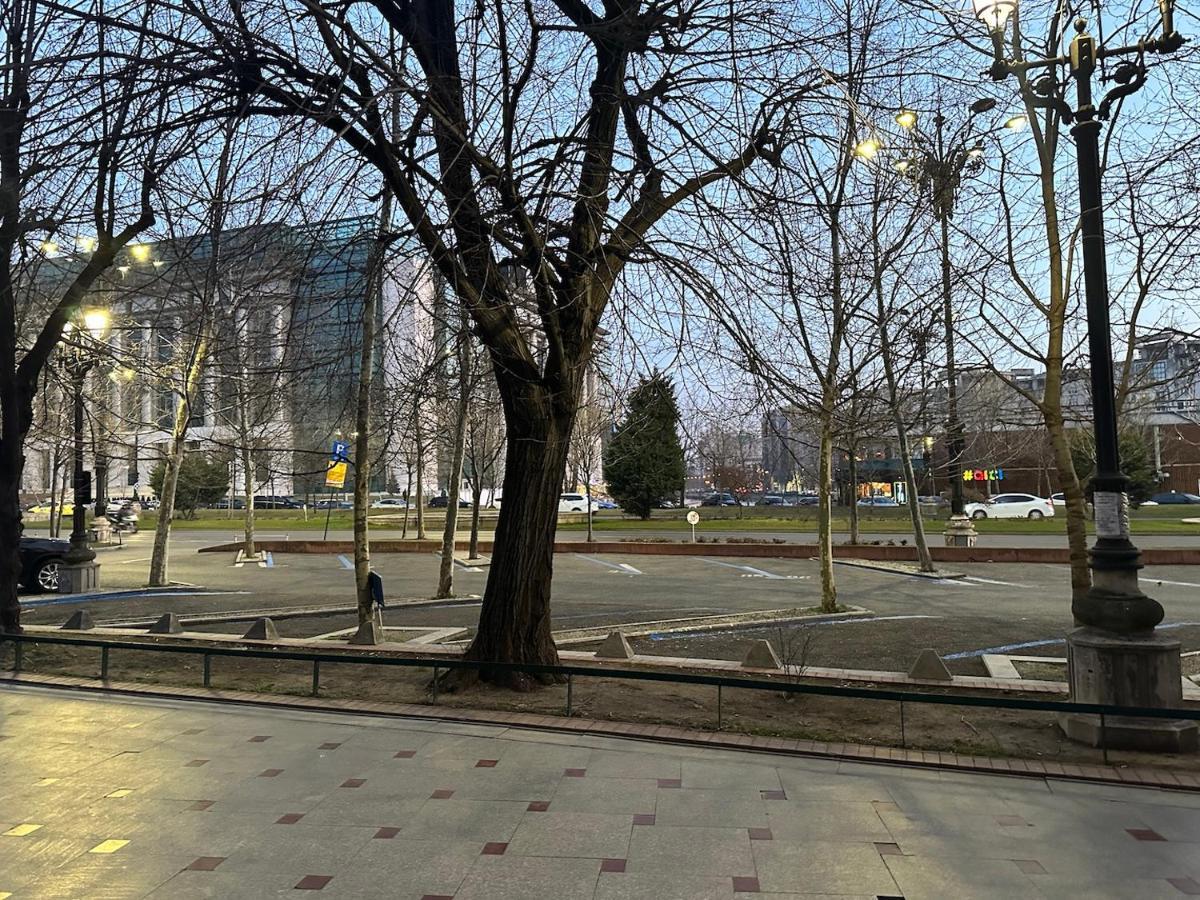 Unirii Lake Tribunal Boekarest Buitenkant foto
