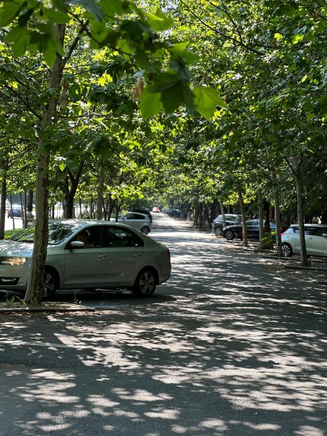 Unirii Lake Tribunal Boekarest Buitenkant foto